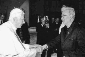 Aula Paolo VI - Vaticano, alcuni membri del Consiglio omaggiano il S. Padre (10 Novembre 2012).