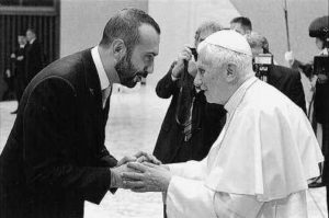 Aula Paolo VI - Vaticano, alcuni membri del Consiglio omaggiano il S. Padre (10 Novembre 2012).