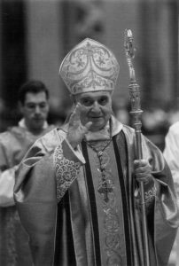 Basilica S. Pietro - Vaticano, il card. Angelo Comastri presiede la solenne Celebrazione Eucaristica (11 Novembre 2012).