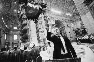 Basilica S. Pietro - Vaticano, Celebrazione Eucaristica. Il maestro C. Fermalvento, direttore della sez. Tenori del grande Coro (11 Novembre 2012).