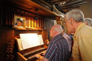 Il prof. Stucchi all'organo Walcker della Servitenkirche (25 luglio).