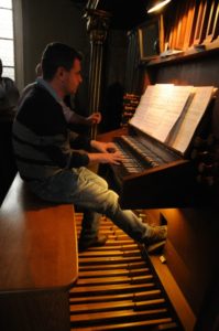 Un partecipante all'organo Walcker della Servitenkirche (25 luglio).