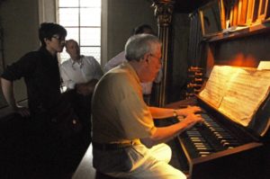 Un partecipante all'organo Walcker della Servitenkirche (25 luglio).